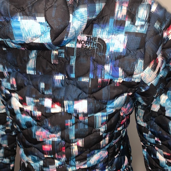 🆕 The North Face Thermoball Jacket - Picture 8 of 9